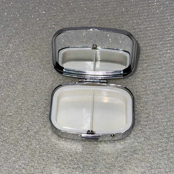 Butterfly Travel NWT Small Pill Box with Mirror - Picture 3 of 5